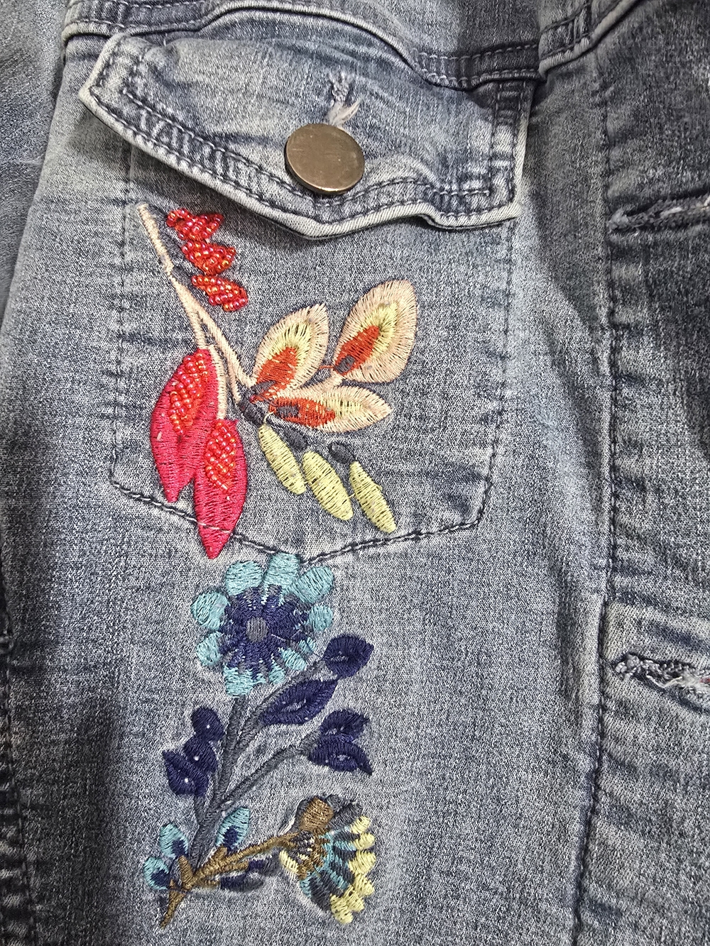 Tru Luxe Jeans Light Blue Denim Jacket with Multicolor Floral Embroidery - Picture 4 of 12
